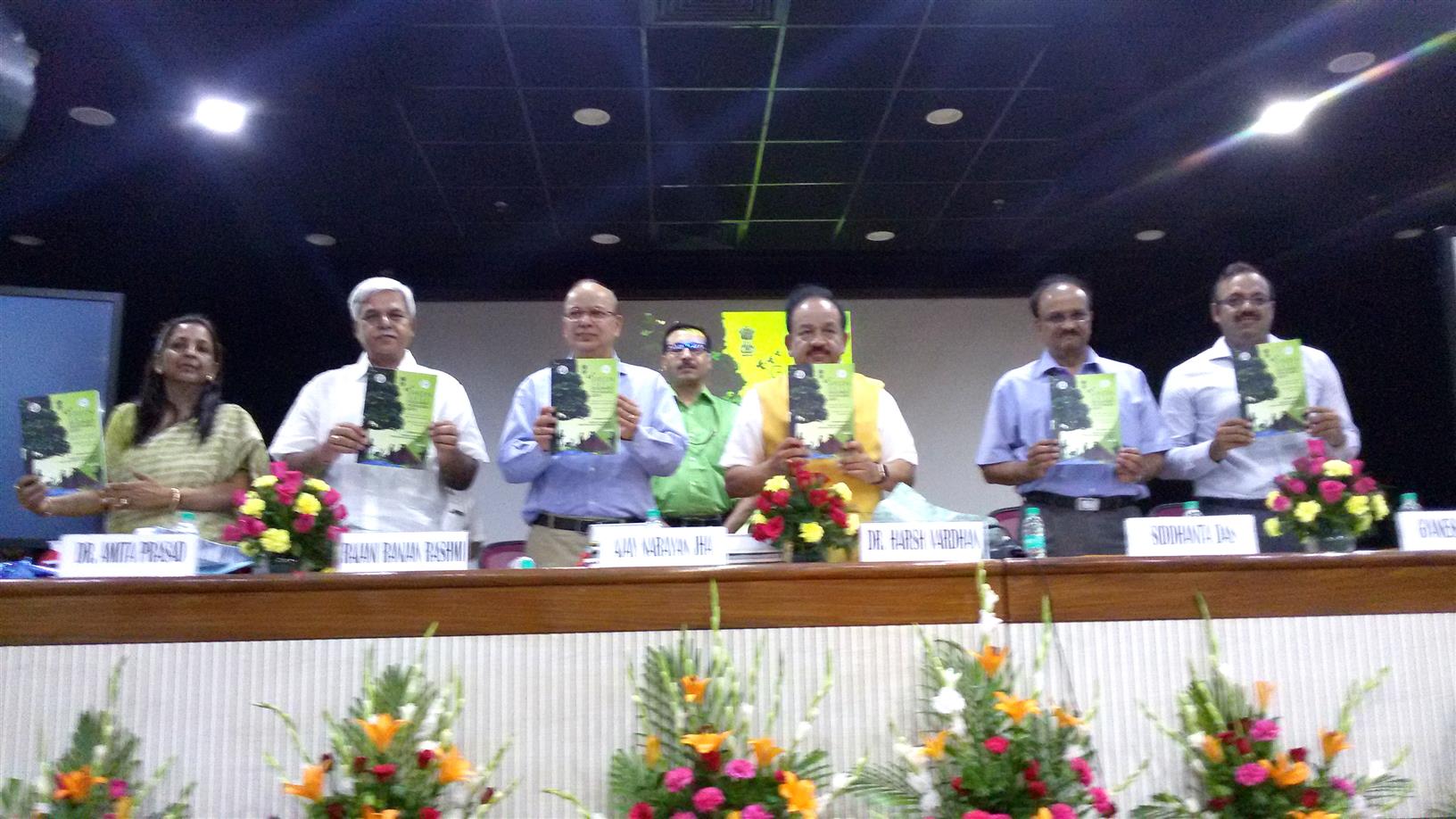 Hon'ble Minister (EF&CC) and other officers launching the GSDP at IPB, New Delhi